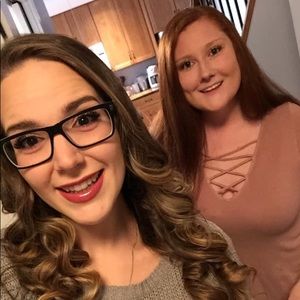 Meet your Posher, Caitlin